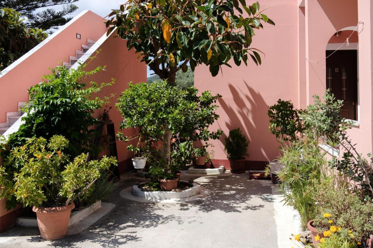 Mouzakitis 4 Apartment *