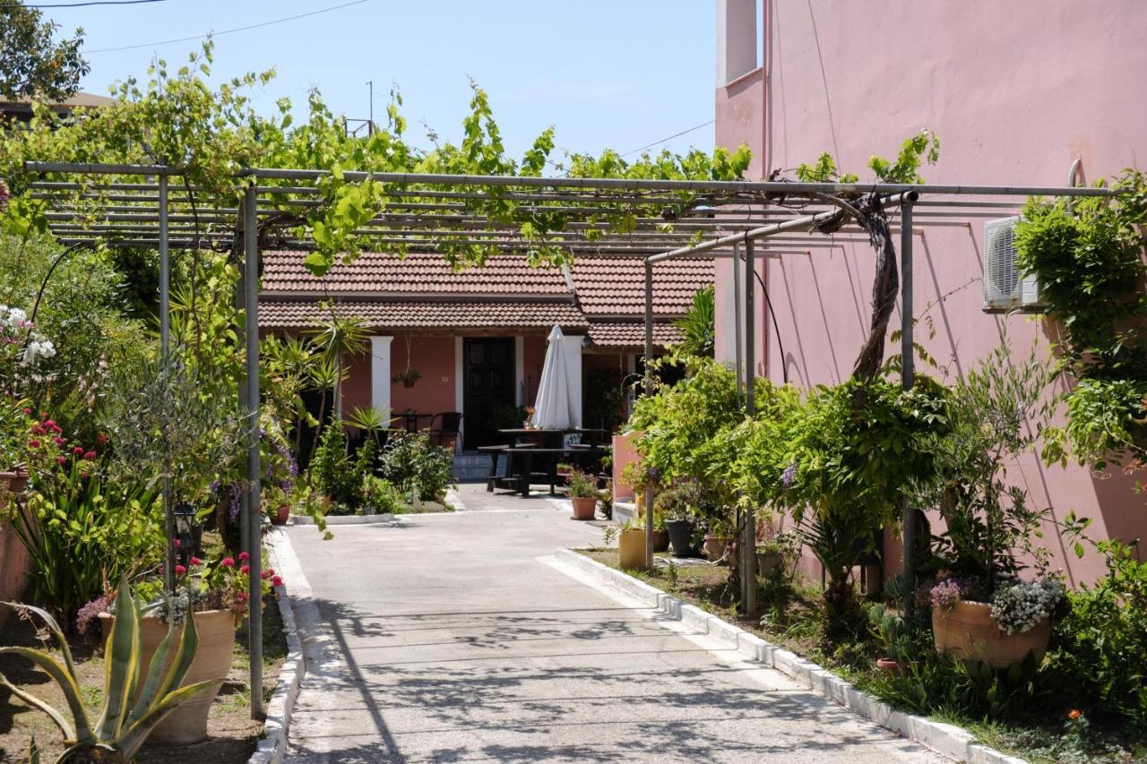 Apartment Mouzakitis 4 *